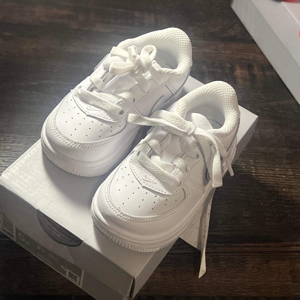 Condition: Excellent condition, appears to be new or very lightly worn.
